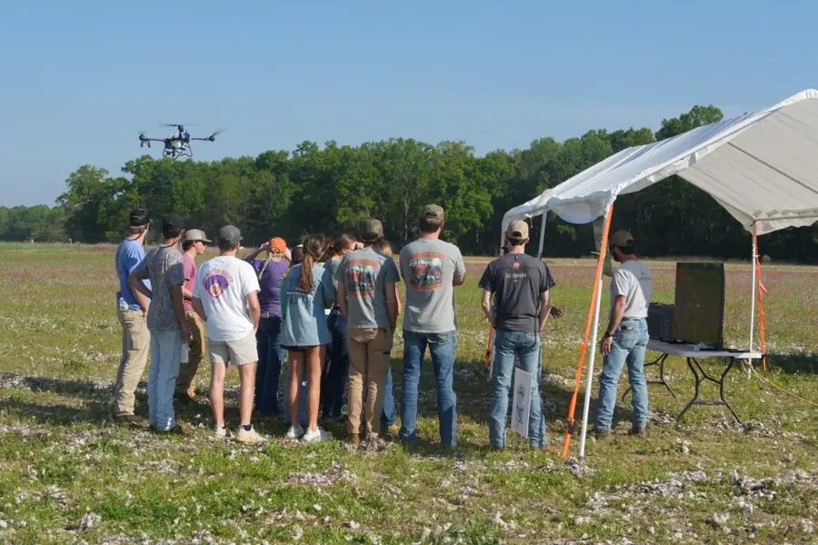 A field-day technology demonstration for student participants.