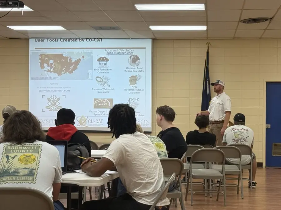 Students participate in a CU-CAT agricultural technology career discussion.